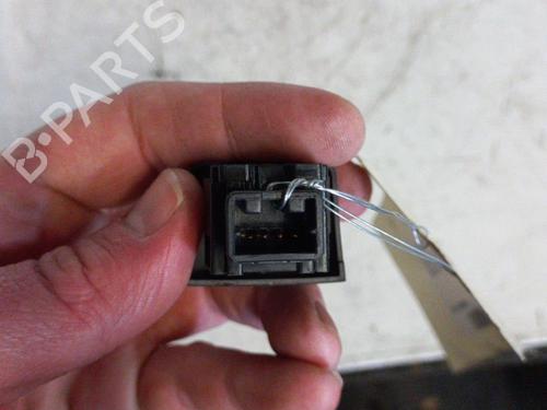 Used Warning switch NISSAN MICRA III (K12) 1.2 16V (80 hp) 19898651