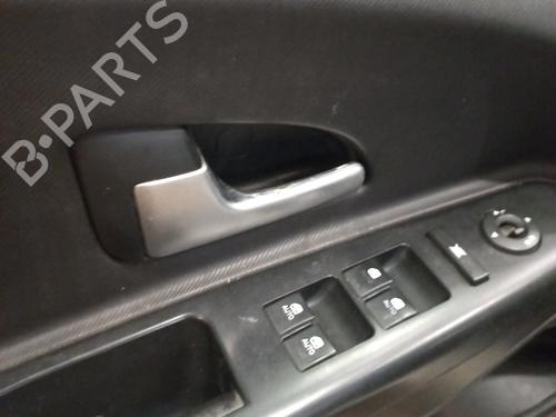 Used Front left interior door handle KIA CEE'D Hatchback (ED) 1.6 CRDi 115 (115 hp) 23967970