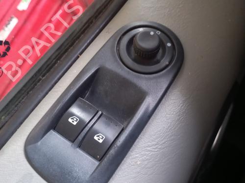 Left front window switch RENAULT TRAFIC II Bus (JL) 2.0 dCi 90 8200108269