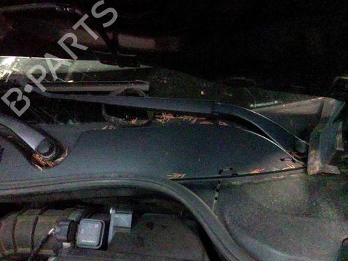Used Front windshield wiper arm RENAULT MEGANE II Saloon (LM0/1_) [2003-2025]  19890612