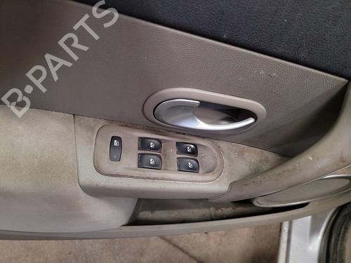 Used Left front window switch RENAULT CLIO III (BR0/1, CR0/1) 1.4 16V (98 hp) 21998479