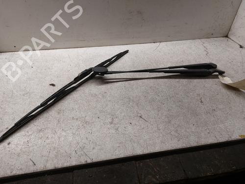 Used Front windshield wiper arm RENAULT TWINGO I (C06_) 1.2 16V (C06C, C06D, C06K) (75 hp) 21992336