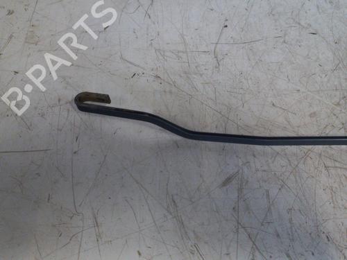 Used Front windshield wiper arm RENAULT CLIO I (B/C57_, 5/357_) 1.2 (B/C/S57A, B/C57S, 5/357F, 5/357J, 5/357L, 5/357R) (58 hp) 19897754