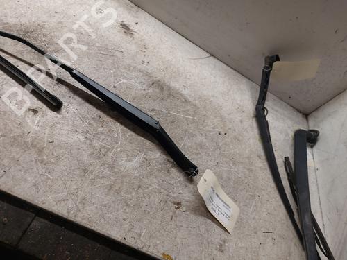 Used Front windshield wiper arm RENAULT LAGUNA III (BT0/1) 1.5 dCi (BT00, BT0A, BT0T, BT1J) (110 hp) 21994760