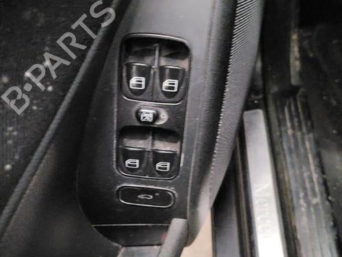 Used Left front window switch MERCEDES-BENZ C-CLASS (W203) C 220 CDI (203.008) (150 hp) 19886658