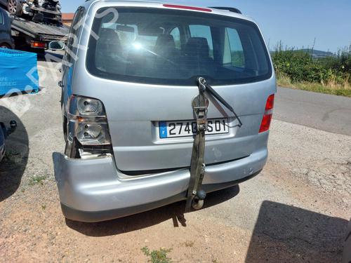 Right headlight VW TOURAN (1T1, 1T2) 1.9 TDI | BP19892262C29 
