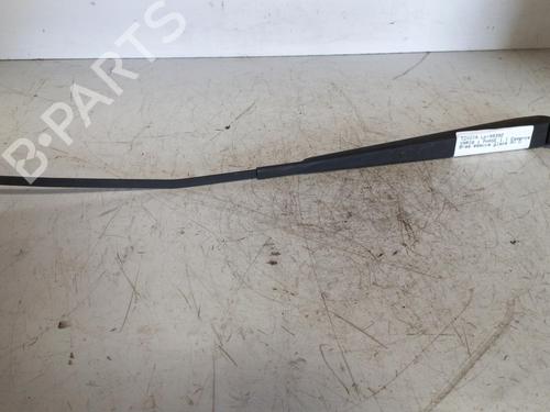 Used Front windshield wiper arm TOYOTA YARIS (_P1_) 1.0 (SCP10_, SCP10R) (68 hp) 19880375