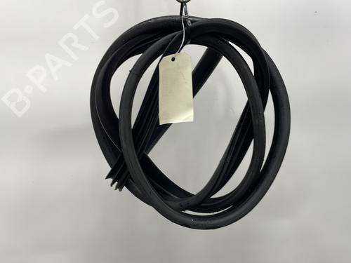 Used Rubber door seal VOLVO XC90 I (275) D5 AWD (163 hp) 28567640