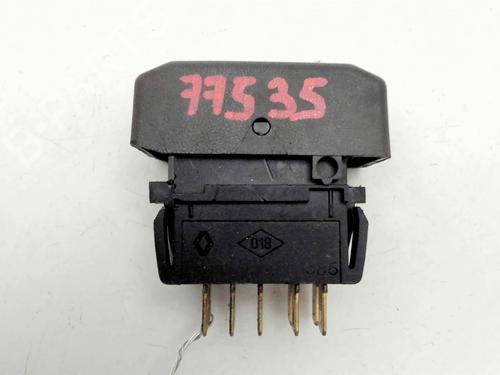 Comutador / Botão 4 piscas Comutador / Botão 4 piscas RENAULT CLIO I (B/C57_, 5/357_) 1.9 D (B/C/S576, B/C/S57L) (64 hp) 35892493 35892493