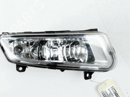 Used Right front fog light VW POLO V (6R1, 6C1) 1.6 TDI (90 hp) 31053204