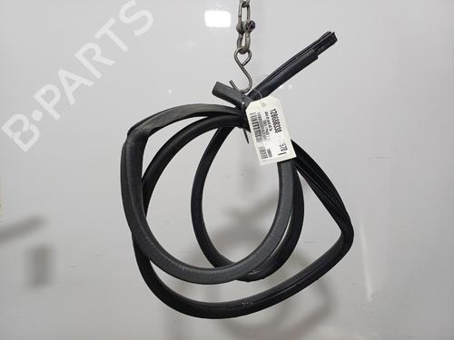 Goma contorno puerta Goma contorno puerta TOYOTA YARIS (_P1_) 1.3 (SCP12_, SCP13_, SCP12R, SCP13R) (87 hp) 37037399 37037399
