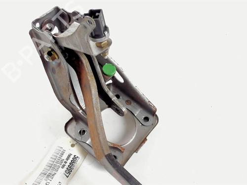 Used Break pedal TOYOTA YARIS VERSO (_P2_) 1.3 (NCP20_, NCP22_, NCP20R, NCP22R) (84 hp) 21236176