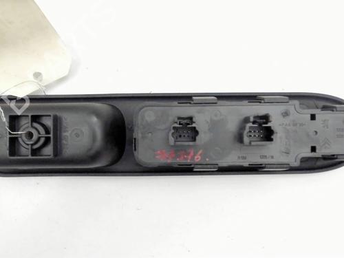 Used Left front window switch Left front window switch PEUGEOT 307 Break (3E) 2.0 HDi 135 (136 hp) 30363827 30363827