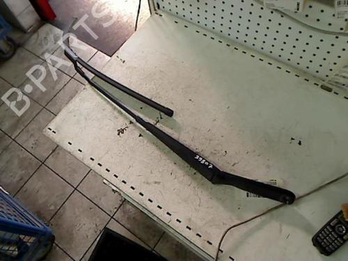 Used Front windshield wiper arm PEUGEOT 308 I (4A_, 4C_) 1.6 HDi (109 hp) 20435223