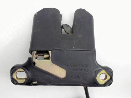 Used Tailgate lock AUDI A8 D2 (4D2, 4D8) S8 quattro (340 hp) 31074560