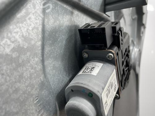 Elevador vidro trás esquerdo Elevador vidro trás esquerdo VW POLO IV (9N_, 9A_) 1.4 TDI (70 hp) 30547757 30547757