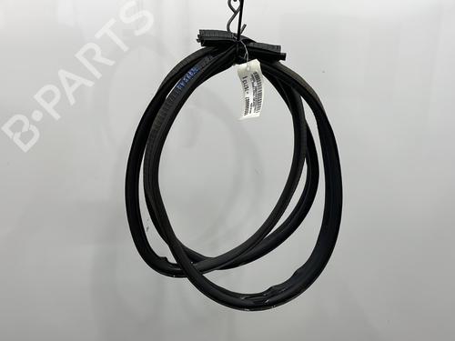 Used Rubber door seal DACIA LOGAN MCV (KS_) 1.5 dCi (KS04) (88 hp) 25773937