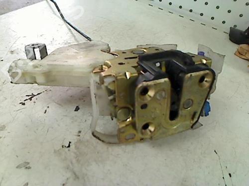 Used Front right lock NISSAN X-TRAIL I (T30) 2.2 Di 4x4 (114 hp) 20413655