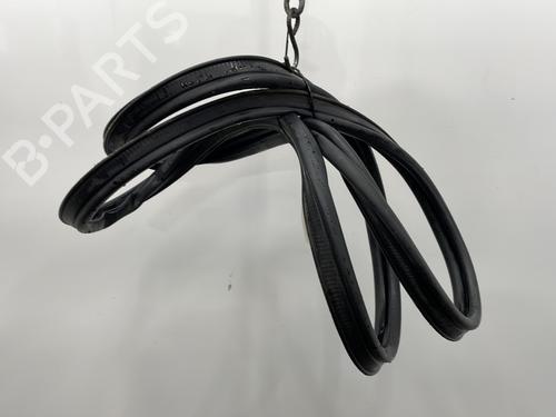 Used Rubber door seal RENAULT CLIO IV Grandtour (KH_) 1.5 dCi 90 (KHN3, KHN4) (90 hp) 23779386
