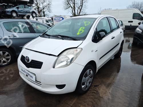 Brugte TOYOTA YARIS (_P9_) 1.4 D-4D (NLP90_, NLP90R) (90 hp) 4423106