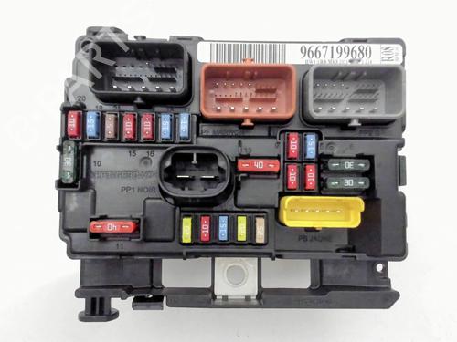 Used Fuse box Fuse box 39575987 39575987