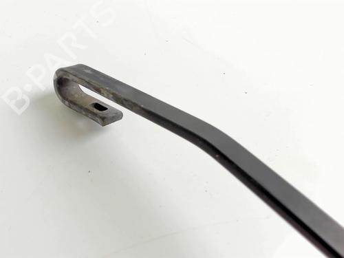 Used Front windshield wiper arm NISSAN TERRANO II (R20) 3.0 Di 4WD (154 hp) 20465479