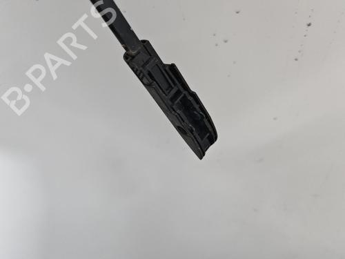 front-windshield-wiper-arm-renault-clio-iii-br01-cr01-2005-2006-2007-2008-2009-2010-2011-2012-2013-2014-40461897 main image