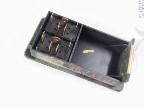 Used Left front window switch Left front window switch AUDI A6 C4 (4A2) 2.5 TDI (116 hp) 22897096 22897096