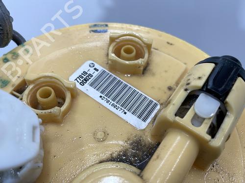 Used Fuel pump Fuel pump TOYOTA YARIS (_P9_) 1.4 D-4D (NLP90_, NLP90R) (90 hp) 32138960 32138960