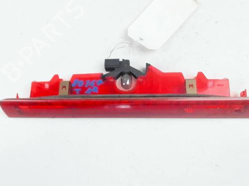 Troisième feu stop Troisième feu stop RENAULT CLIO III (BR0/1, CR0/1) 1.2 16V (BR02, BR0J, BR11, CR02, CR0J, CR11) (75 hp) 39904710 39904710