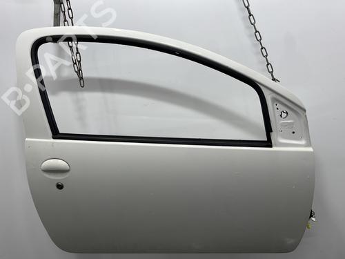 Used Right front door TOYOTA AYGO (_B1_) 1.0 (KGB10_, KGB10R) (68 hp) 32373772