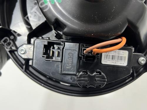 Heater blower motor SEAT LEON (5F1) 1.6 TDI | BP32220182M62 