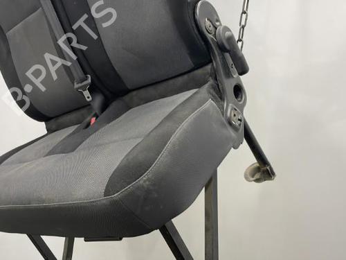 Used Right front seat Right front seat RENAULT MASTER III Van (FV) 2.3 dCi 110 FWD (FV0R, FV0W, FV1A) (110 hp) 20438625 20438625