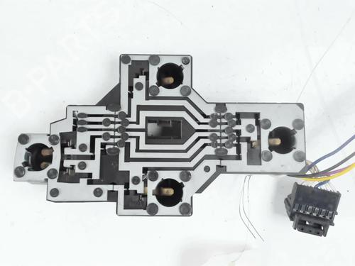 Used Lamp holder RENAULT SCÉNIC I MPV (JA0/1_, FA0_) 1.6 (JA00, JA16, JA15, JA19, JA1V, JA2B, JA2C, JA0B,... (107 hp) 31159489