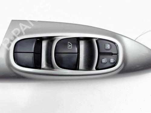 Used Left front window switch NISSAN JUKE (F15) 1.5 dCi (110 hp) 33131114