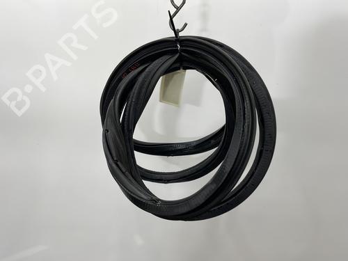 Used Rubber door seal VOLVO XC90 I (275) D5 AWD (163 hp) 28567642
