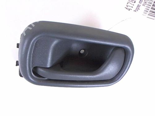 Used Rear left interior door handle Rear left interior door handle FIAT PUNTO (176_) 60 1.2 (176AP, 176AR, 176AQ, 176BB) (60 hp) 21235215 21235215