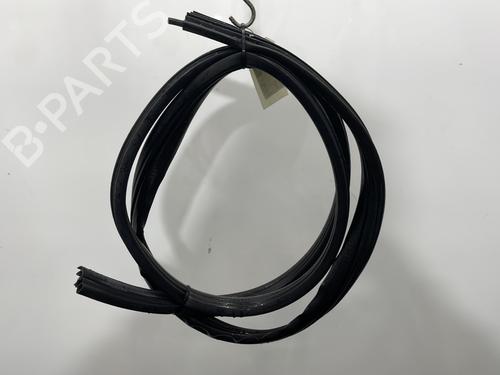 Used Rubber door seal Rubber door seal DACIA SANDERO 1.6 16V Bifuel (105 hp) 30308528 30308528
