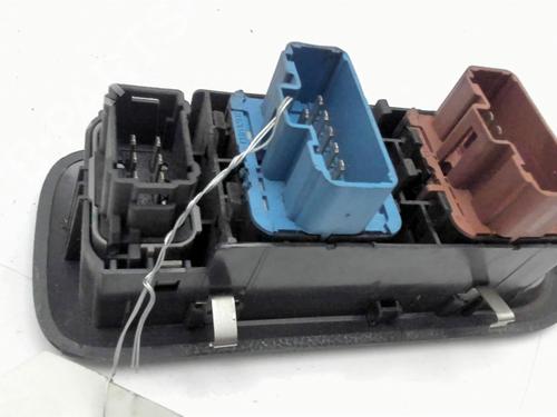 Used Left front window switch Left front window switch RENAULT CLIO III (BR0/1, CR0/1) 1.5 dCi (C/BR0G, C/BR1G) (68 hp) 33894740 33894740
