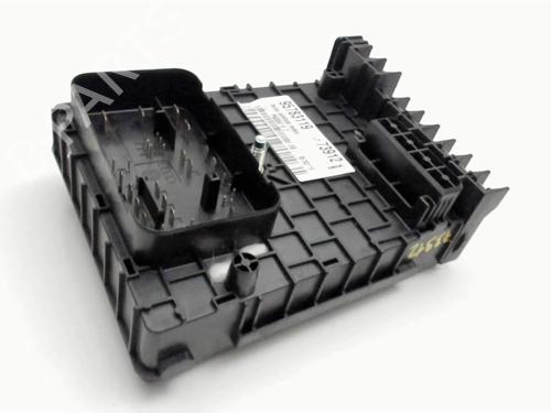 Used Fuse box Fuse box VW PASSAT B7 (362) 2.0 TDI (140 hp) 21422771 21422771