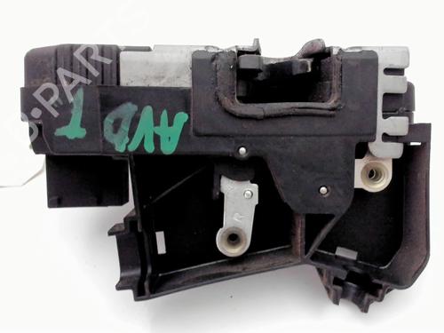 hjre-fortil-las-renault-trafic-ii-van-fl-2001-33894990 main image