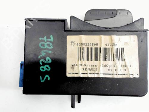 Used Card reader RENAULT VEL SATIS (BJ0_) 2.0 16V Turbo (BJ0K) (163 hp) 31074462