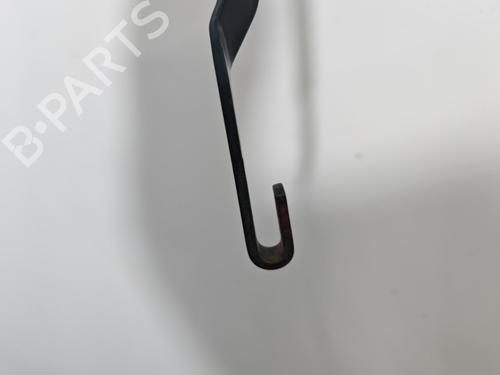 front-windshield-wiper-arm-kia-carens-iv-2013-39954578 main image
