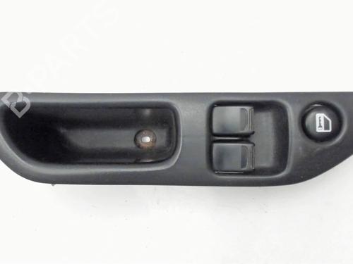 Used Left front window switch Left front window switch SUZUKI WAGON R+ (MA) 1.3 (RB413) (76 hp) 33894750 33894750
