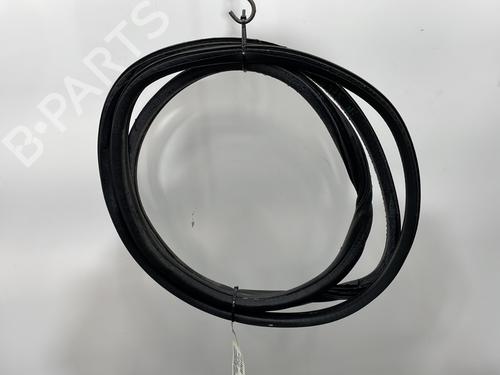 Used Rubber door seal CITROËN C4 Coupe (LA_) 2.0 VTR (140 hp) 30401761