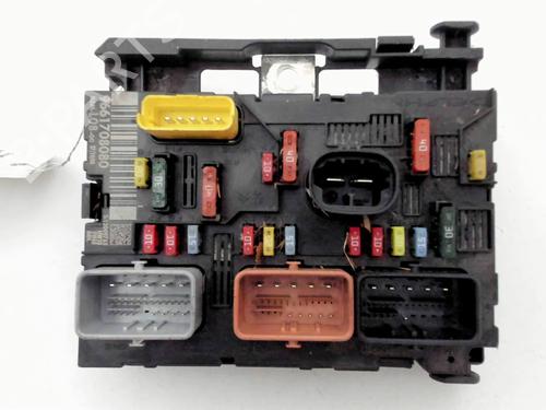 Used Fuse box Fuse box 38787720 38787720