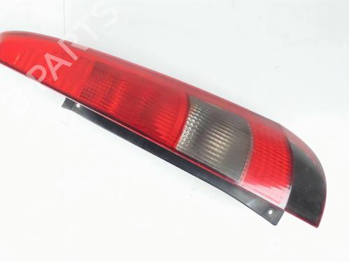 Feu arrière droit FORD FIESTA V (JH_, JD_) 1.4 TDCi (68 hp) 31871794