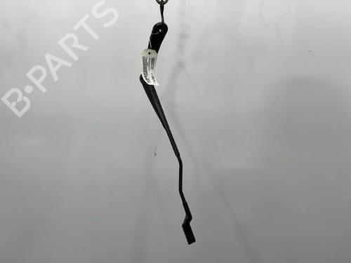 Used Front windshield wiper arm RENAULT CLIO V (B7_) 1.0 SCe 65 (B7MG) (67 hp) 20439789