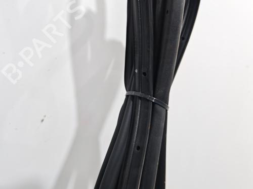 Used Rubber door seal Rubber door seal OPEL ASTRA K Sports Tourer (B16) 1.6 CDTi (35) (136 hp) 39954674 39954674