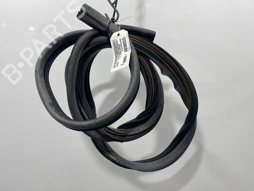 Used Rubber door seal Rubber door seal RENAULT SAFRANE I (B54_) 2.1 dT (B546) (88 hp) 33834190 33834190